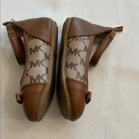 Michael Kors Tan Kids Dress Shoes with Gold Accents - Picture 3 of 7